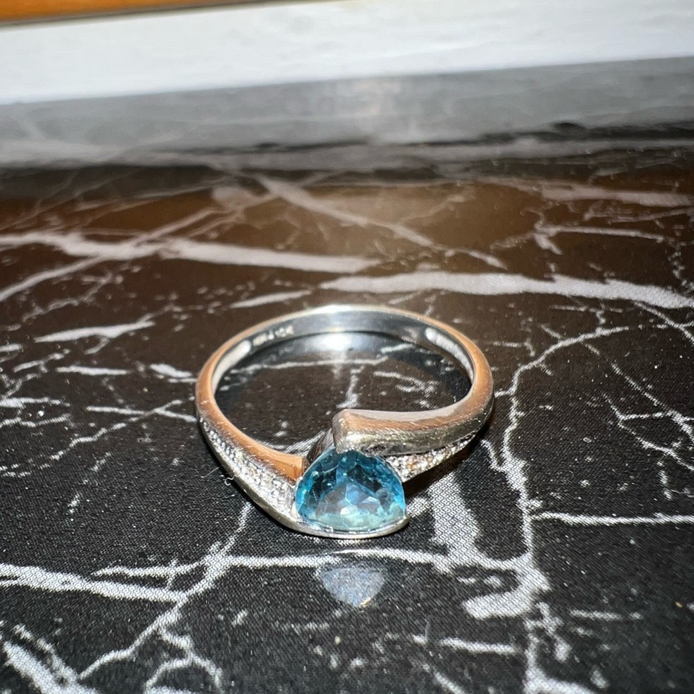 10k white gold aquamarine ring